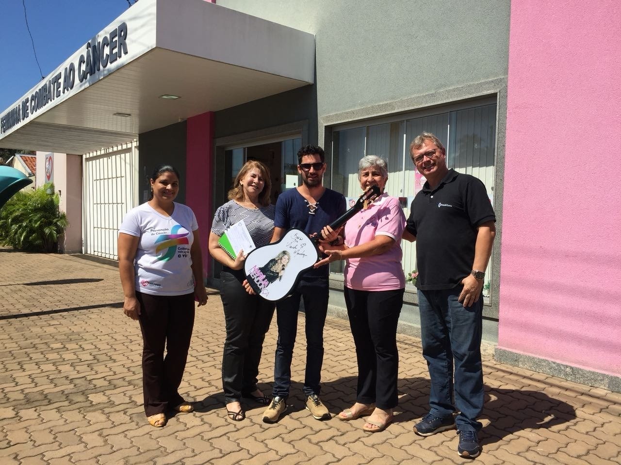 A Rede Feminina de Combate ao Câncer realiza no dia 14 de abril a 12ª edição do leilão beneficente e recebeu na manhã desta sext