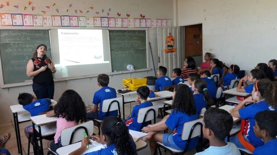 Palestra sobre Depressão, automutilação e suicídio é ministrada na Escola Municipal Eufrosina Pinto