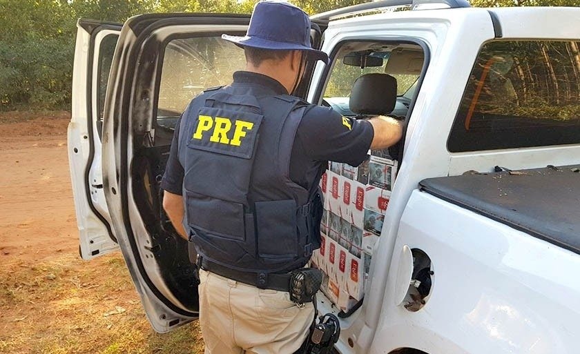 Caminhonete carregada com cigarros contrabandeados é apreendida pela PRF