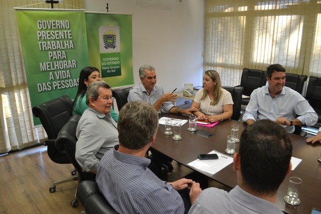 Deputado Onevan e produtores discutem com governador de MS incentivos à cadeia produtiva do Leite Deputado Onevan e produtores discutem com governador de MS incentivos à cadeia produtiva do Leite