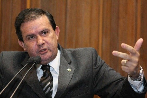 Eduardo Rocha prestigia homenagens às mães na Seleta, juntamente com vereadora Dharleng Campos