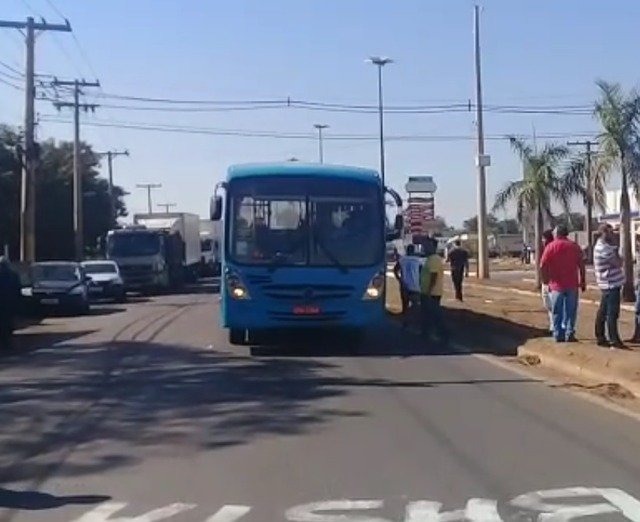 Protesto deixa postos sem combustível e ameaça parar comida e ônibus em Três Lagoas