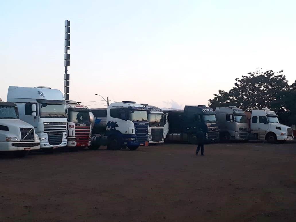 Caminhoneiro três-lagoense fala como está a greve no estado de Goiás