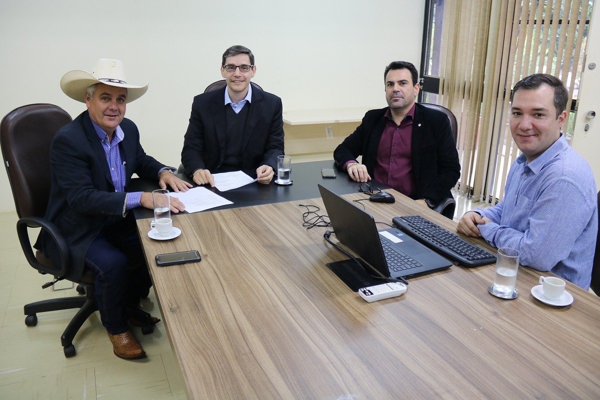 Angelo Guerreiro participa de reunião sobre construção de sede da Defensoria Pública