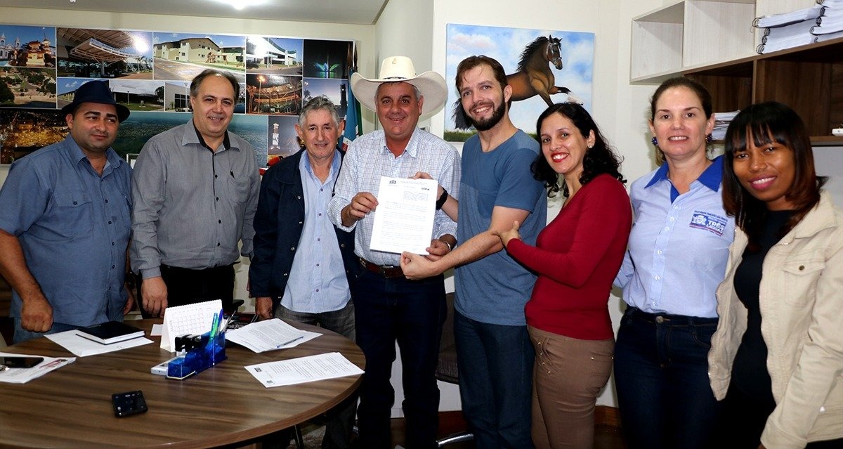 Angelo Guerreiro encaminha Projeto de Lei à Câmara sobre direitos dos deficientes auditivos
