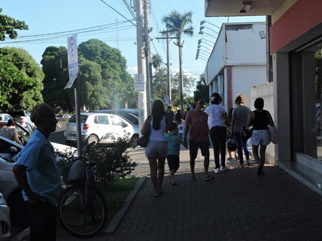 Comércio de Três Lagoas funciona em horário diferenciado em dias de jogos do Brasil