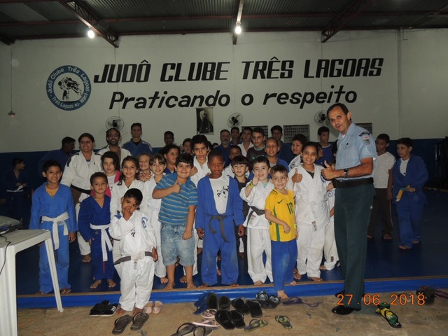 PM realiza palestra de prevenção às drogas em Três Lagoas