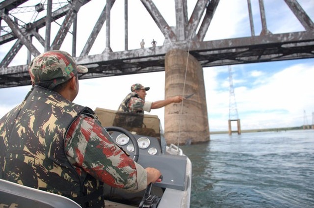 Pescador é multado por pescar sem licença no Rio Sucuriú Pescador é multado por pescar sem licença no Rio Sucuriú