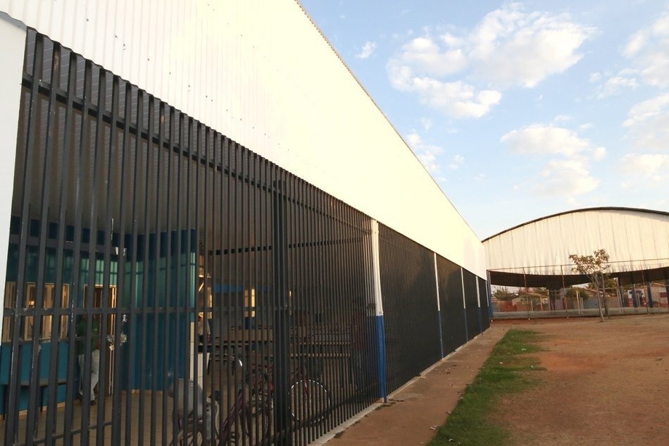 Prefeitura instala grades de segurança em escola para evitar vandalismos