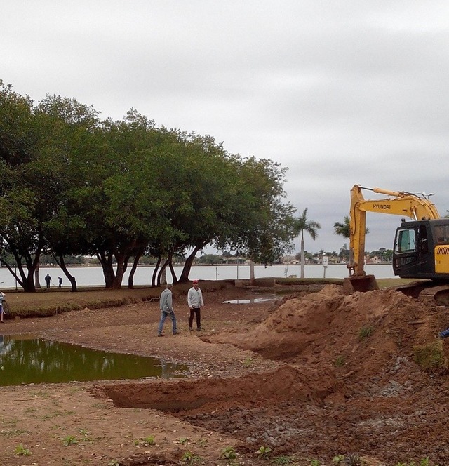 Limpeza de bacia de contensão da Lagoa Maior é realizada