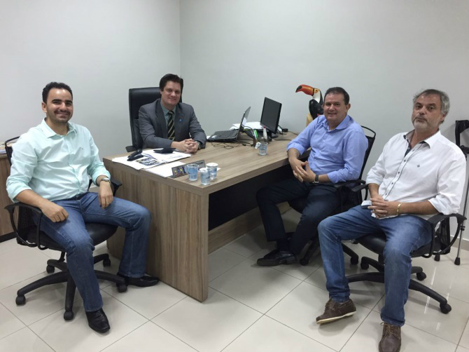 Deputado Eduardo Rocha se reúne com presidente da Câmara e vereadores de Três Lagoas 