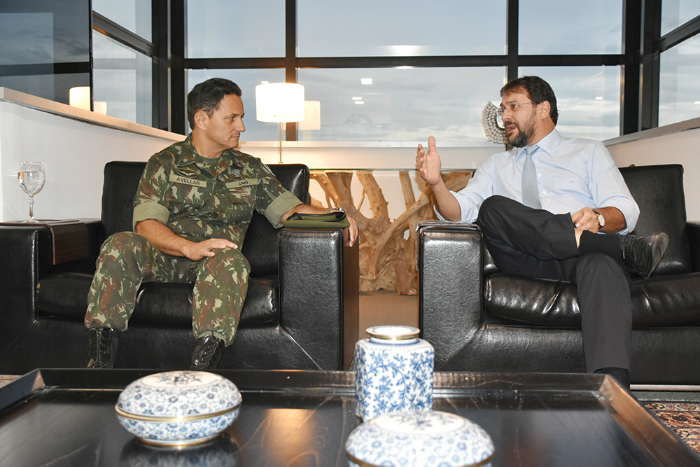Fiems e Exército alinham parcerias de qualificação e suprimentos para as tropas 