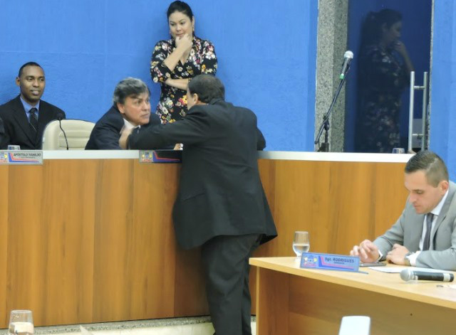 Vereadores ‘trocam ofensas’ sobre taxa de coleta de lixo em Três Lagoas Vereadores ‘trocam ofensas’ sobre taxa de coleta de lixo em Três Lagoas