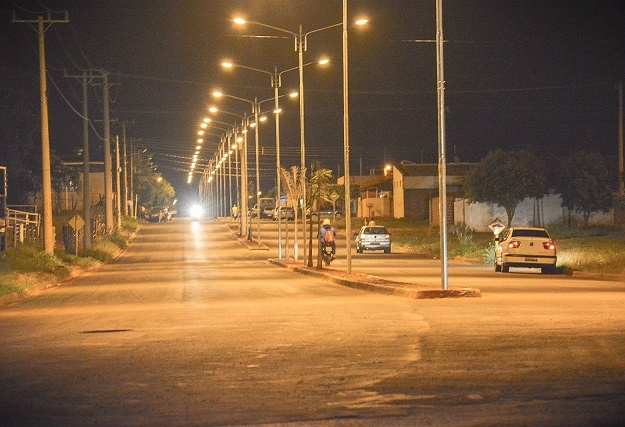  Prefeitura conclui iluminação pública na Avenida Frei Galvão