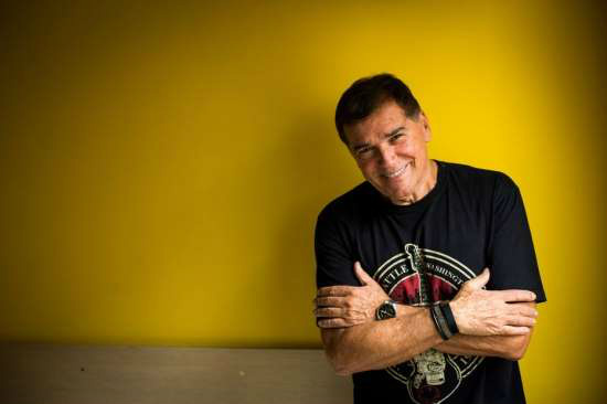 Internado desde março, Jerry Adriani anuncia que está com câncer Internado desde março, Jerry Adriani anuncia que está com câncer