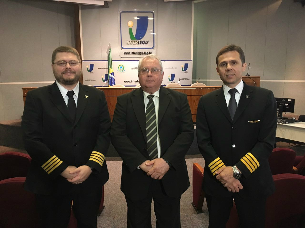 Instalação de câmeras em cabines de aeronaves pode afetar segurança de voo Instalação de câmeras em cabines de aeronaves pode afetar segurança de voo