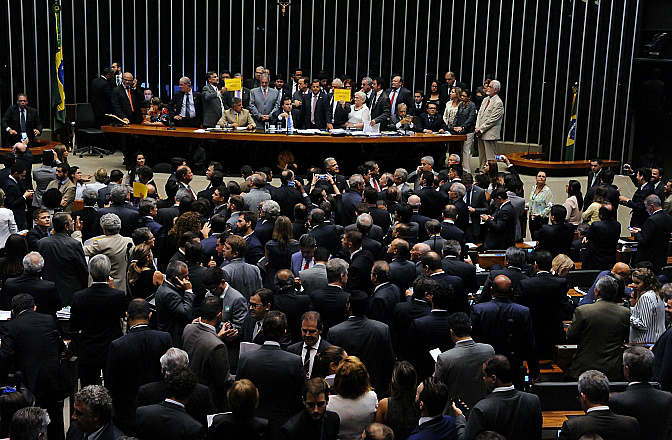 Metade dos deputados de MS apoiou urgência para votar reforma trabalhista Metade dos deputados de MS apoiou urgência para votar reforma trabalhista