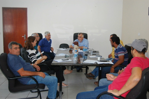 Governo Municipal anuncia corte de gastos e demissão de funcionários Governo Municipal anuncia corte de gastos e demissão de funcionários