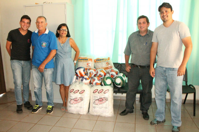 Secretaria de Esportes recebe materiais esportivos da Fundesporte Secretaria de Esportes recebe materiais esportivos da Fundesporte