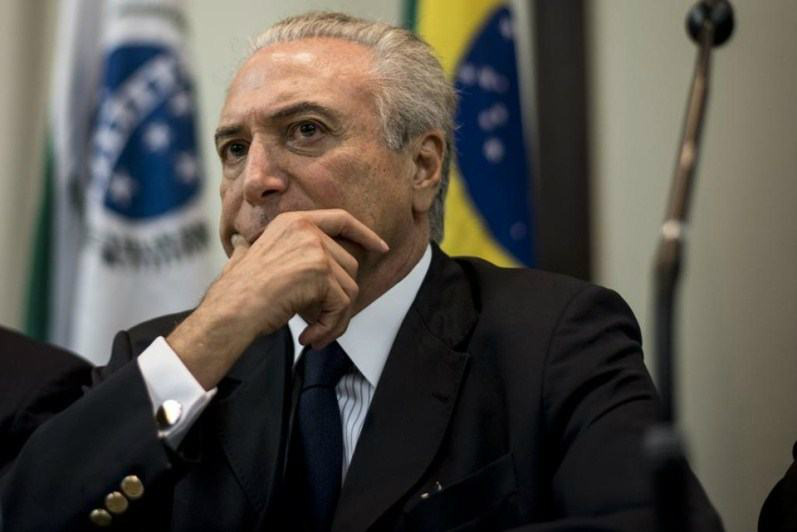 Temer exonera três ministros para reforçar votação da reforma trabalhista Temer exonera três ministros para reforçar votação da reforma trabalhista