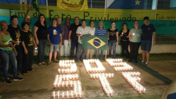 Movimento “Vem pra Rua” realizam manifesto em frente ao prédio da Justiça Federal Movimento “Vem pra Rua” realizam manifesto em frente ao prédio da Justiça Federal