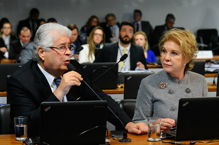 Vai a plenário projeto que legaliza casamento homossexual; senador Magno Malta diz que é uma aberração Vai a plenário projeto que legaliza casamento homossexual; senador Magno Malta diz que é uma aberração