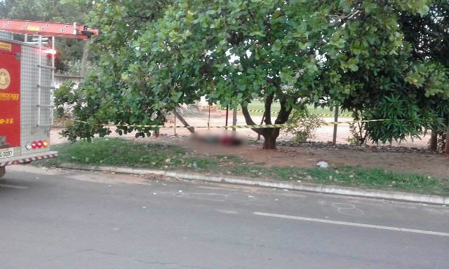 Homem assassinado foi visto sangrando e com corrente e cadeado preso ao pescoço Homem assassinado foi visto sangrando e com corrente e cadeado preso ao pescoço