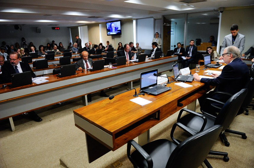 Reforma trabalhista já recebeu dez emendas no Senado