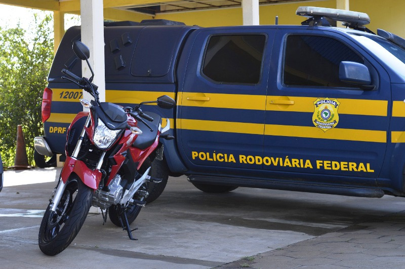  PRF encontra moto abandonada na Ponte do Rio Paraná, e a suspeita é de que jovem tenha pulado no rio