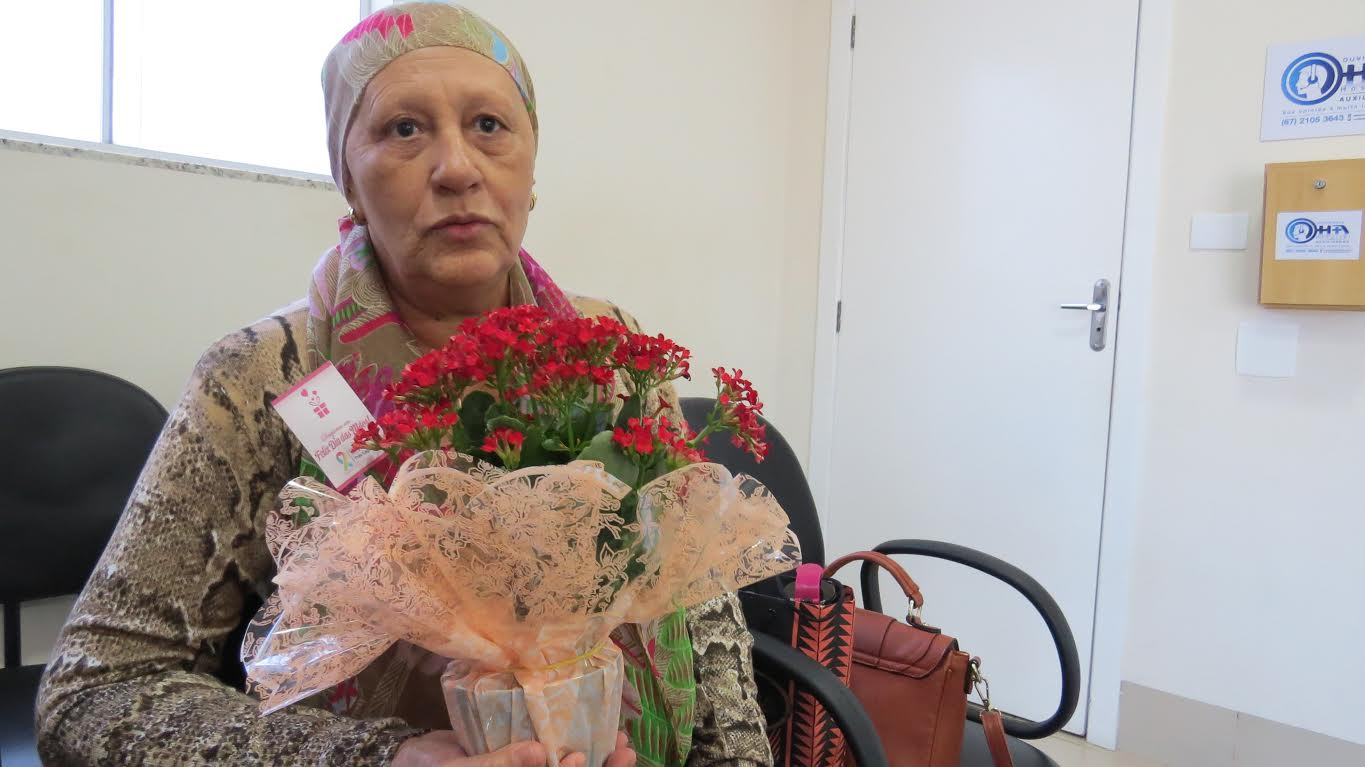ICTL homenageia com flores mães que passam pelo processo de “ quimio”