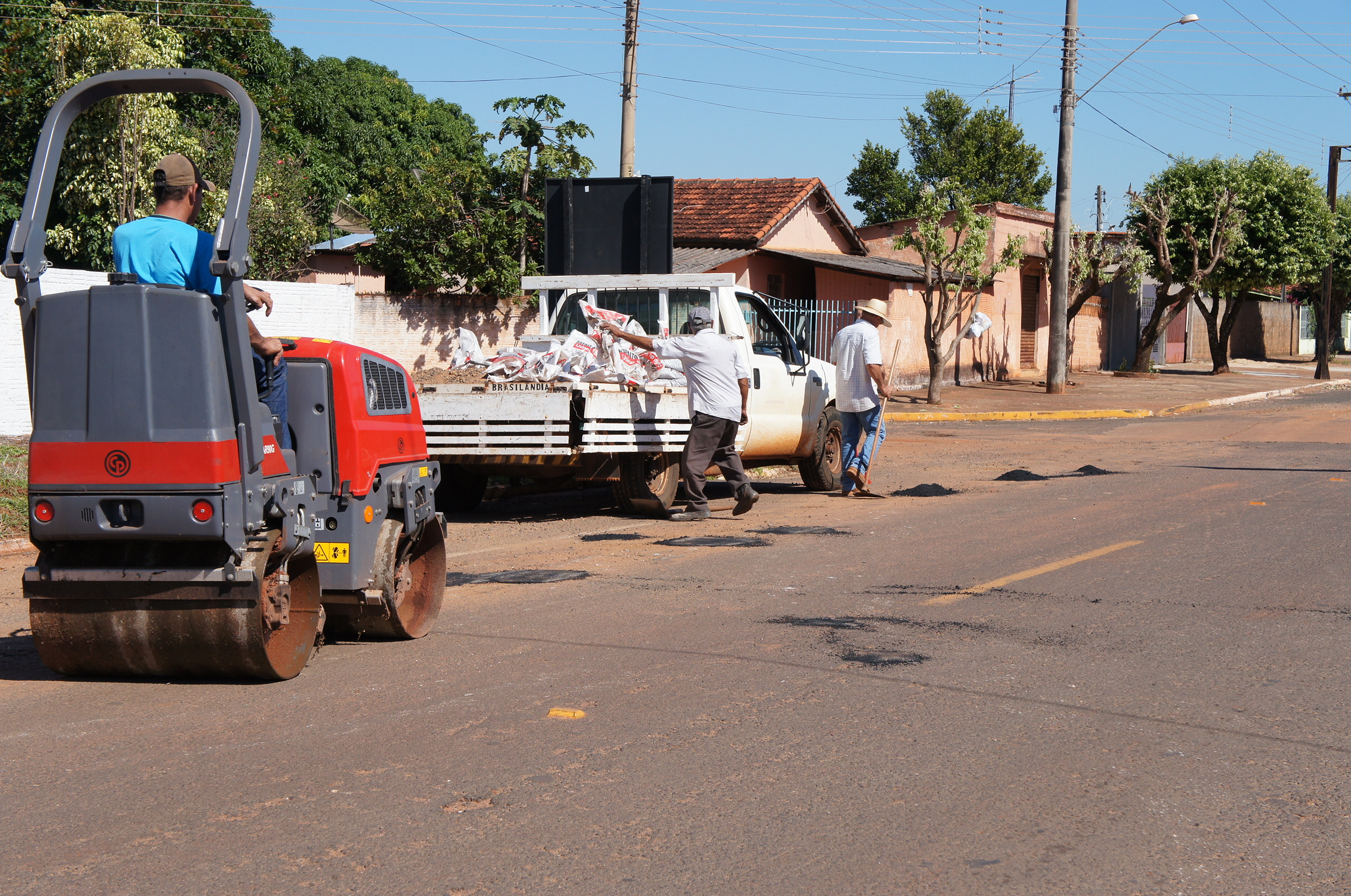 Prefeitura realiza Prefeitura realiza 'Operação Tapa Buracos' nas ruas e avenidas da cidade