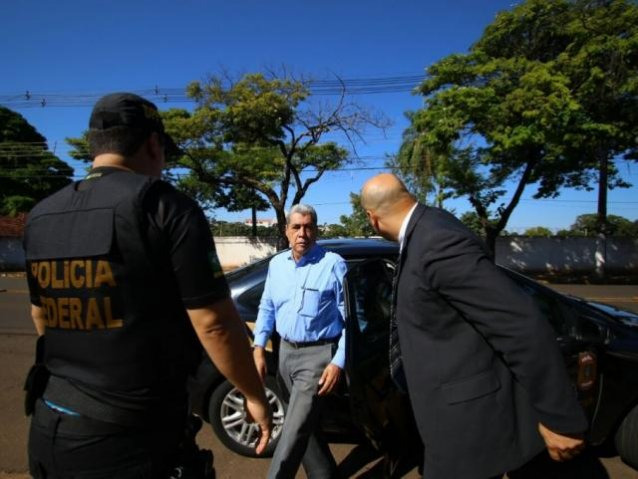 Com prazo até 18h, defesa avalia como livrar André de fiança e risco de prisão