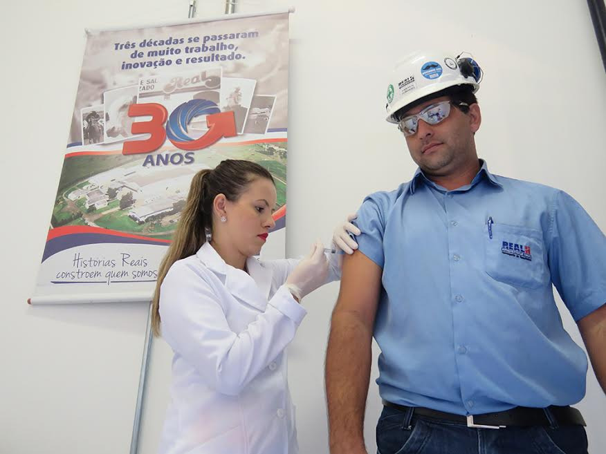 Sesi inicia vacinação contra gripe para 30 mil trabalhadores da indústria no Estado