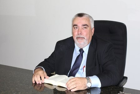 Prefeito Edvaldo Queiroz exonera quatro secretários para reduzir gastos 